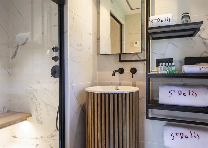 Отель Saint-delis - La Maison Du Peintre - Relais & Chateaux 5*